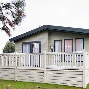 The White Rose With Hot Tub Lodge York